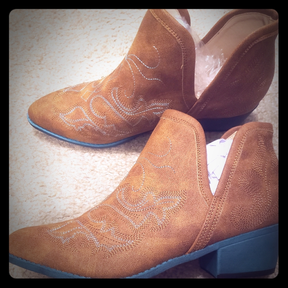 Embroidery Shoe Boot with turquoise heels